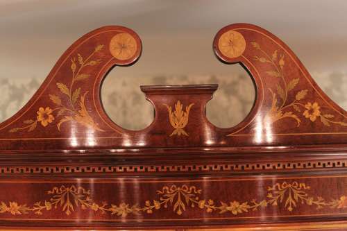 A Fine Late 19th Century Edwards & Roberts Serpentine Display Cabinet