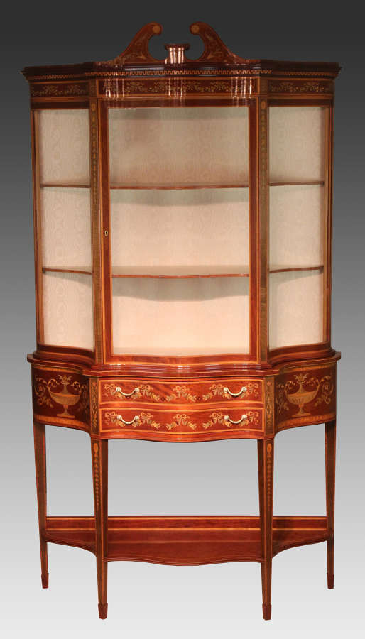 A Fine Late 19th Century Edwards & Roberts Serpentine Display Cabinet