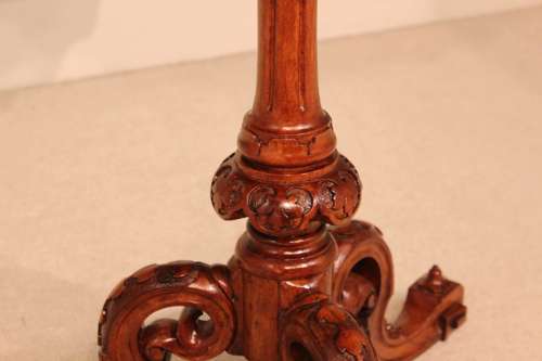 A Fine Quality Victorian Burr-Walnut Inlaid Serpentine edge Table