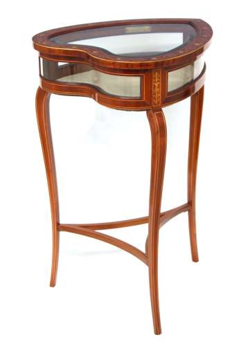 A Beautiful Victorian Mahogany Heart-shaped Bijouterie Table