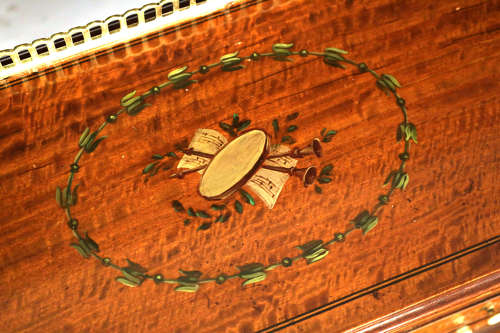 An Fine Late Victorian Mahogany Inlaid Carleton House Style Des