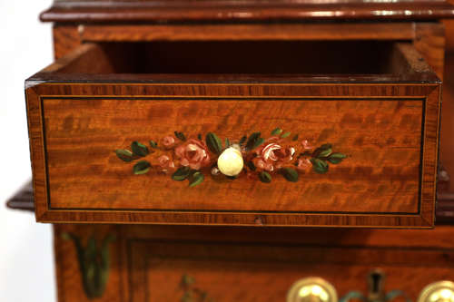 An Fine Late Victorian Mahogany Inlaid Carleton House Style Des