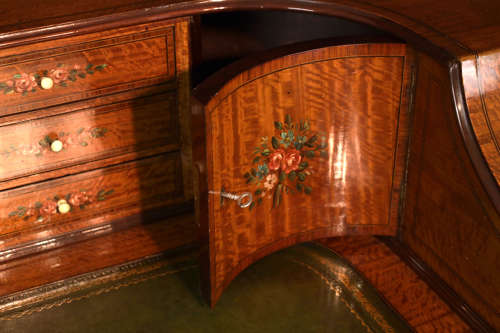 An Fine Late Victorian Mahogany Inlaid Carleton House Style Des