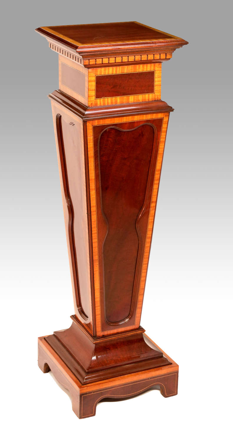 A Quality Victorian Mahogany Cross banded Tapering Pedestal