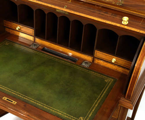 A Beautiful Late Victorian Mahogany Cylinder Desk.