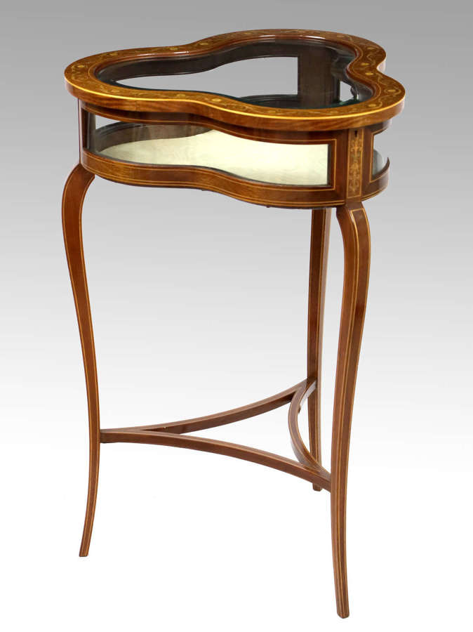 A Beautiful Victorian Mahogany Clover-shaped Bijouterie Table