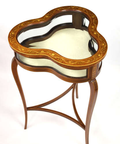 A Beautiful Victorian Mahogany Clover-shaped Bijouterie Table