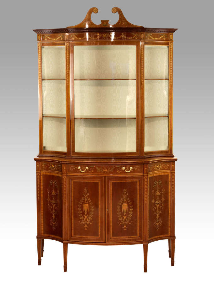 A Fine Late 19th Century Edwards & Roberts Serpentine Display Cabinet