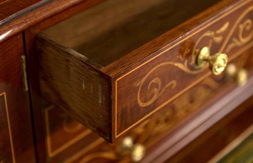 An Exhibition Quality Victorian Inlaid Mahogany Carlton House desk