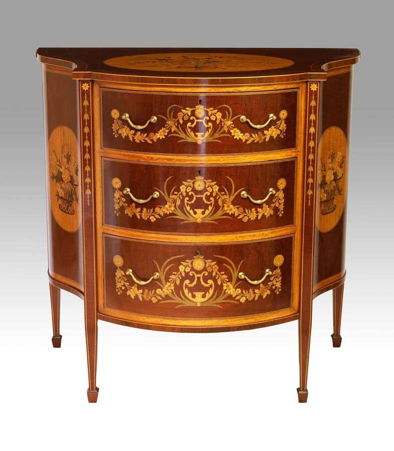 A Quality Victorian Mahogany Inlaid Serpentine Commode by E&R