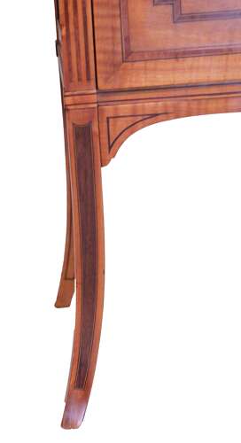 A Fine Victorian Satinwood Inlaid Display Cabinet