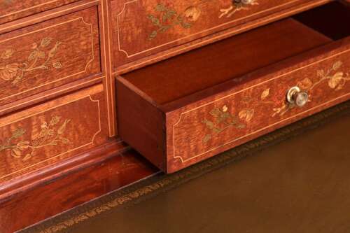 An Fine Late Victorian Mahogany Inlaid Carleton House Style Desk