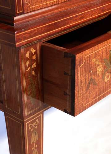 An Fine Late Victorian Mahogany Inlaid Carleton House Style Desk